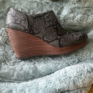 Dr. Scholls super comfortable wedge shoes size 7 1/2